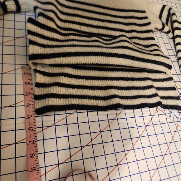 Rails Claudia Sweater Cream & Navy Stripe NWOT Med Some bleeding/pilling - Picture 4 of 14